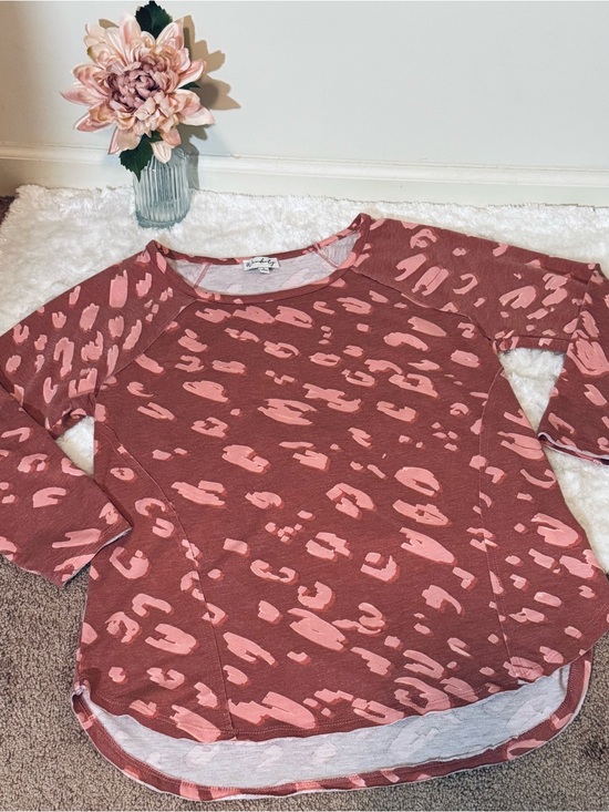 Wonderly Tops - Wonderly Rose-Pink Animal Printed Raglan Sweatshirt, L *Belk